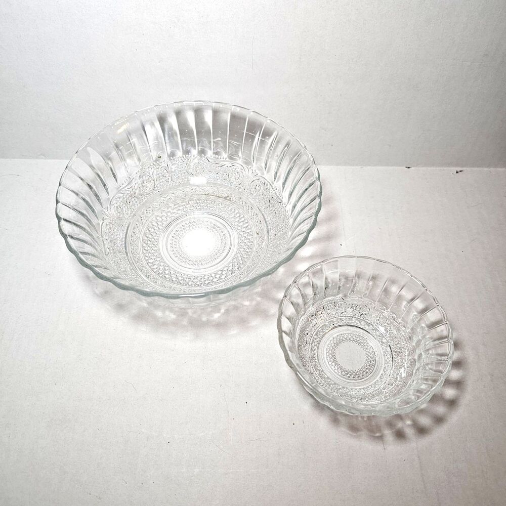 KIG Indonesian Trellis Fleur De Lis Sandwich Pressed Glass Serving Bowls Set